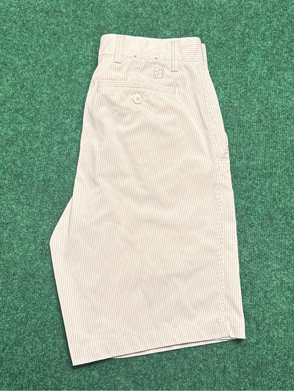 Pinehurst FootJoy Golf Shorts in Light Beige & White Stripes (W30 / 9.5” Inseam) - Picture 2 of 6